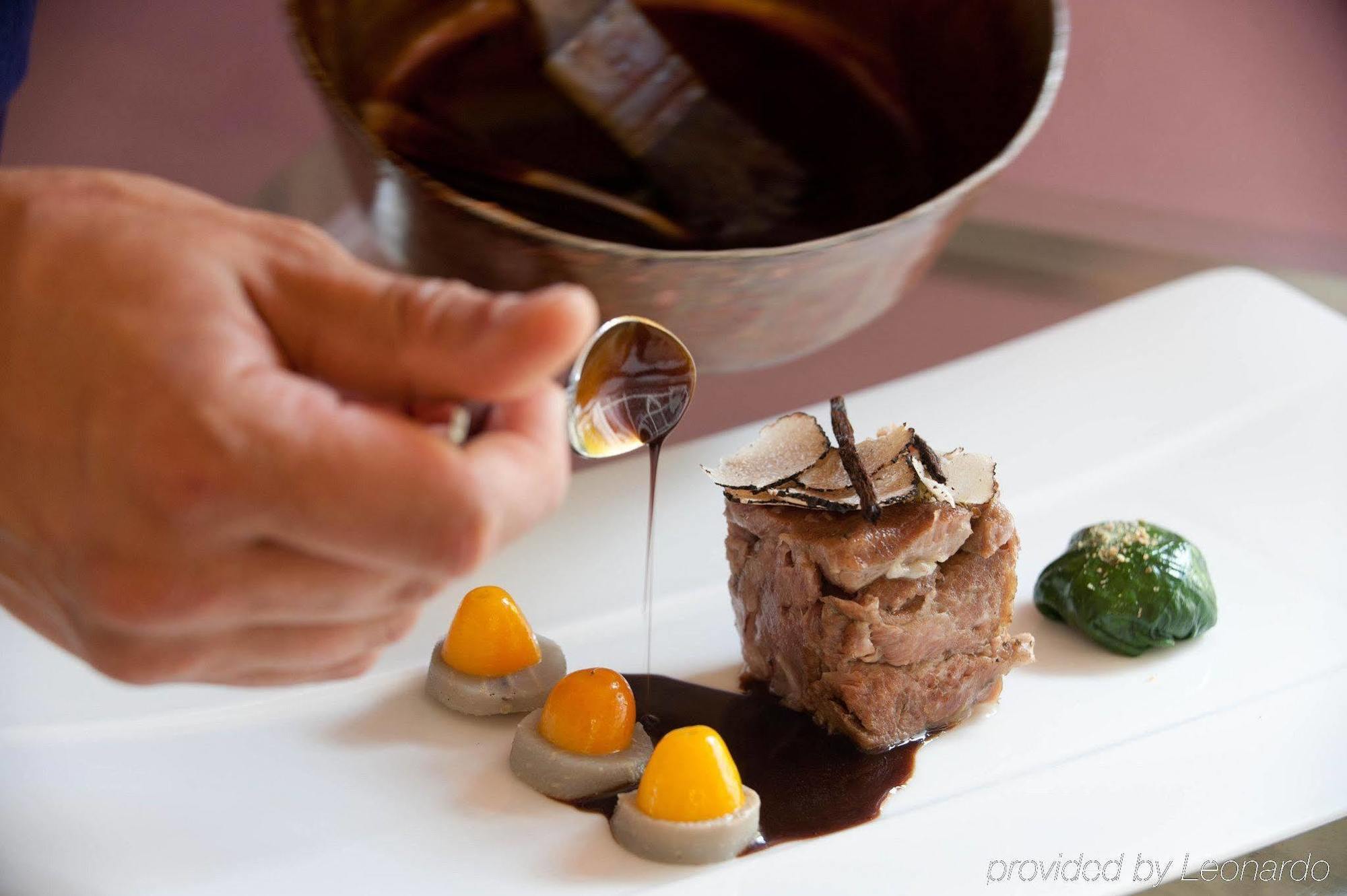 Hotel Spa Frederic Carrion Et Sa Table Gastronomique Viré Exterior foto